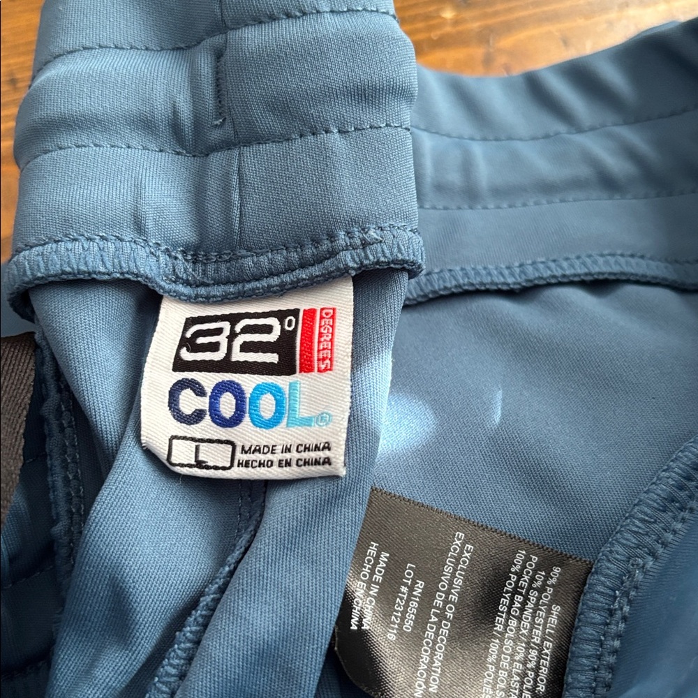 32 Degrees Cool blue shorts - Picture 2 of 4